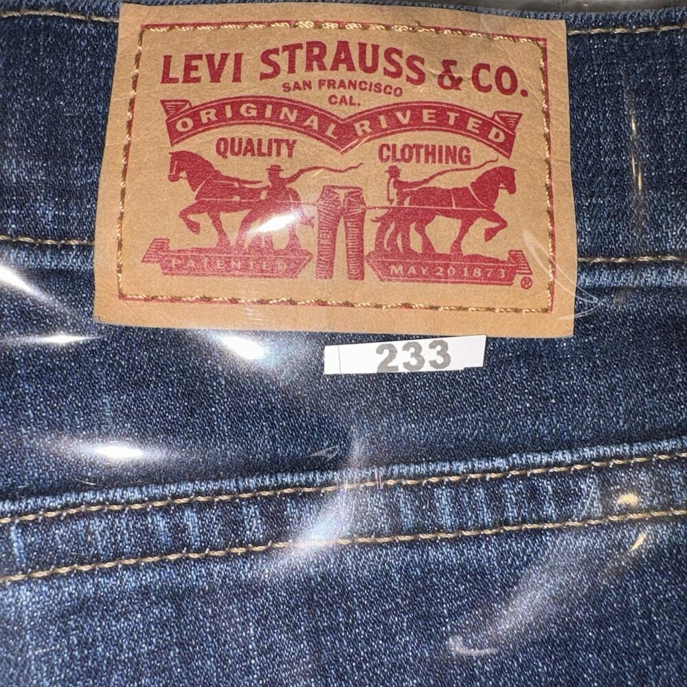 Levis Classic Bermuda Shorts Womens 34 Blue Dark Wash Stretch Denim 12" Inseam - Picture 9 of 9